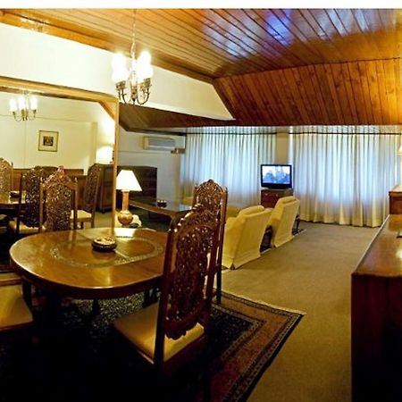 Hotel Broadway Srinagar  Ngoại thất bức ảnh