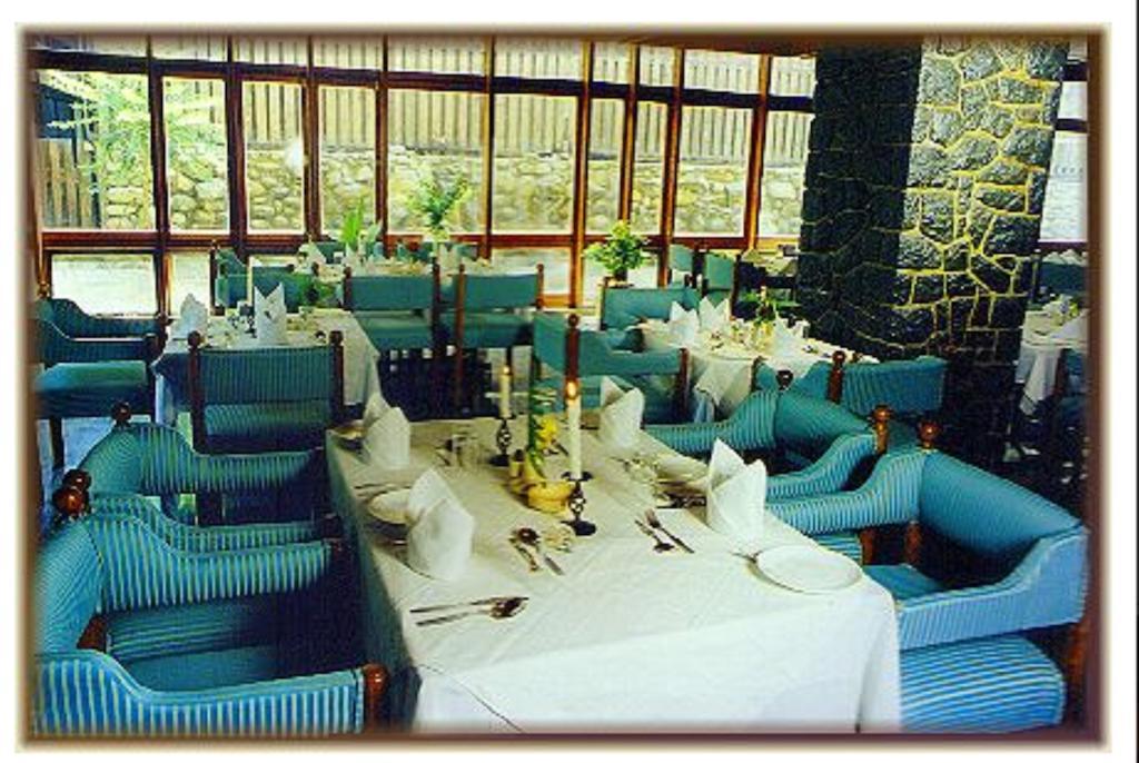 Hotel Broadway Srinagar  Ngoại thất bức ảnh