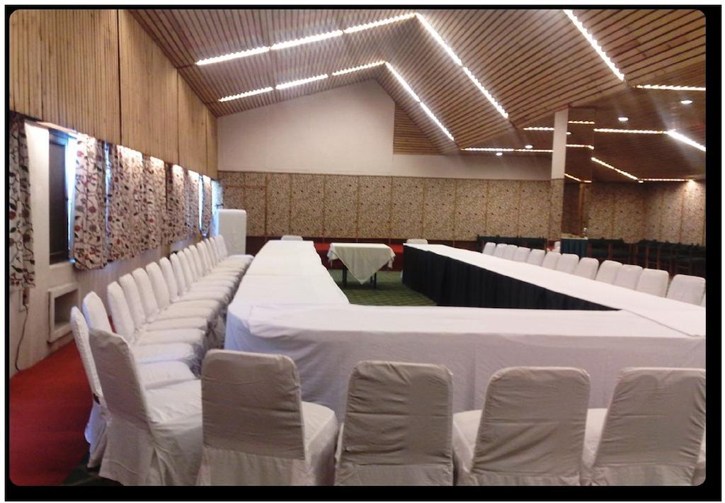 Hotel Broadway Srinagar  Ngoại thất bức ảnh